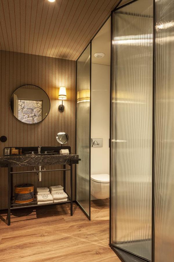 Timbre Virtudes Hotel Порто Екстериор снимка A bathroom at The Standard East Village