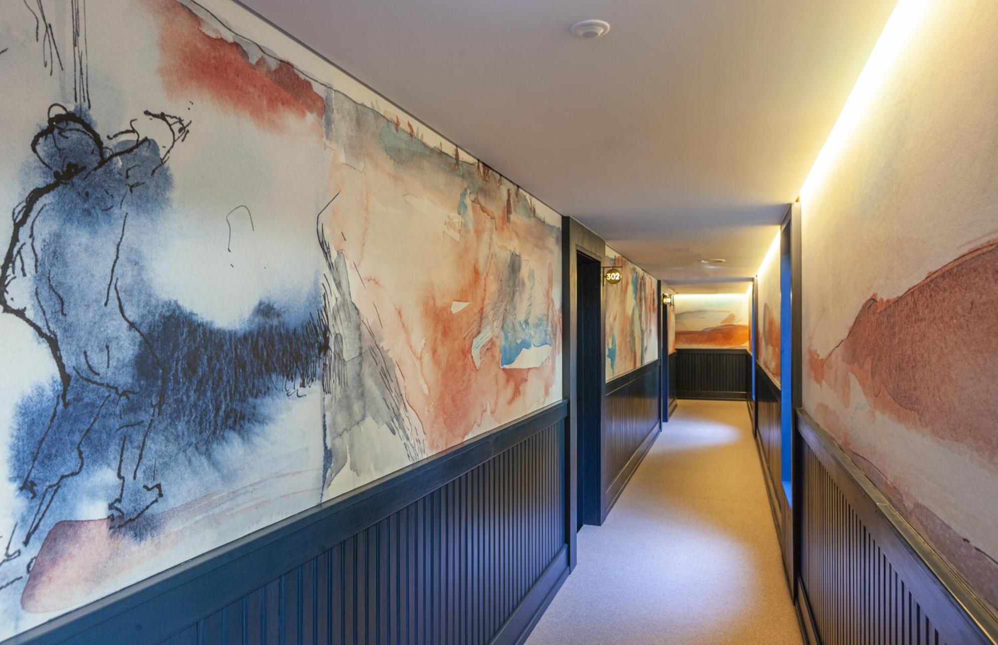 Timbre Virtudes Hotel Порто Екстериор снимка Corridor at the hotel