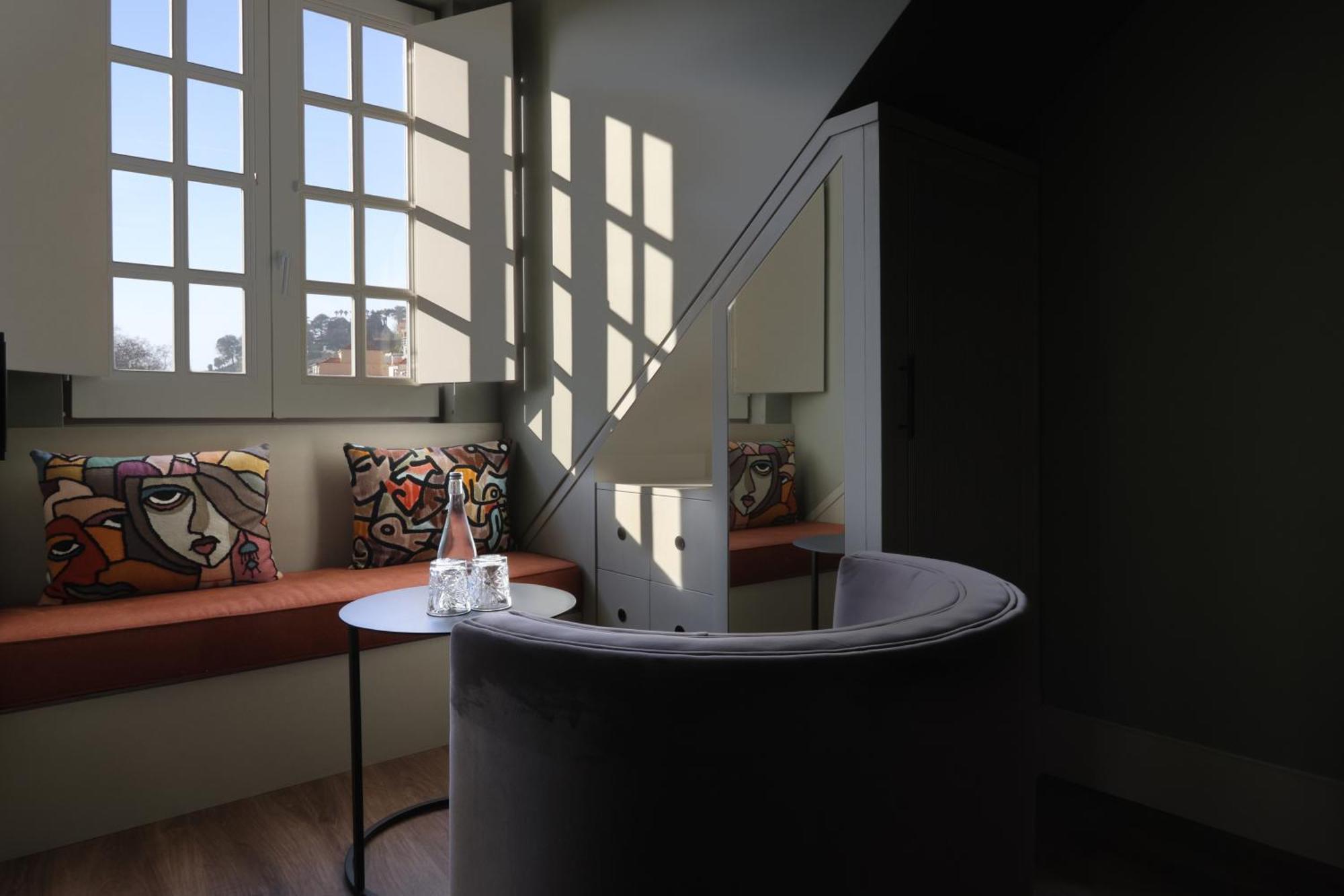 Timbre Virtudes Hotel Порто Екстериор снимка The spiral staircase