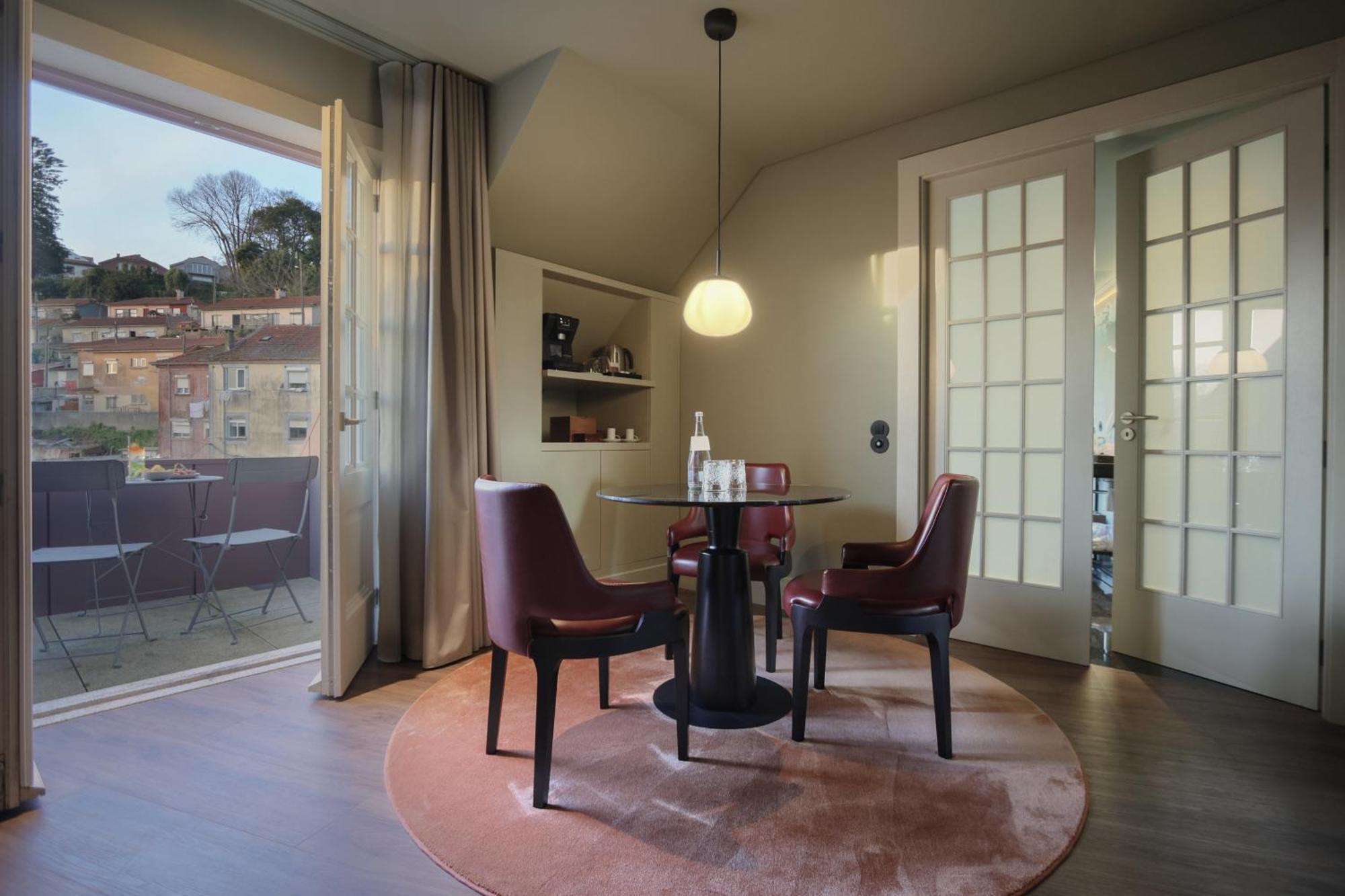 Timbre Virtudes Hotel Порто Екстериор снимка A suite at the Hotel