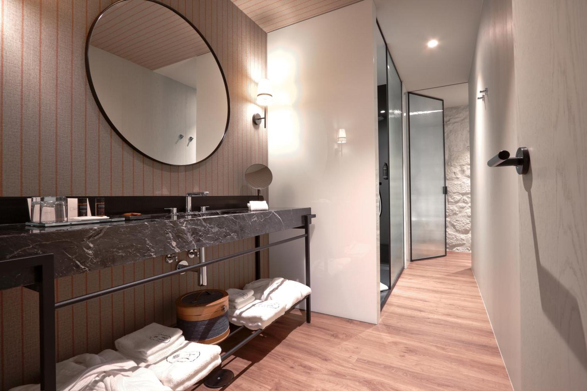 Timbre Virtudes Hotel Порто Екстериор снимка Bathroom