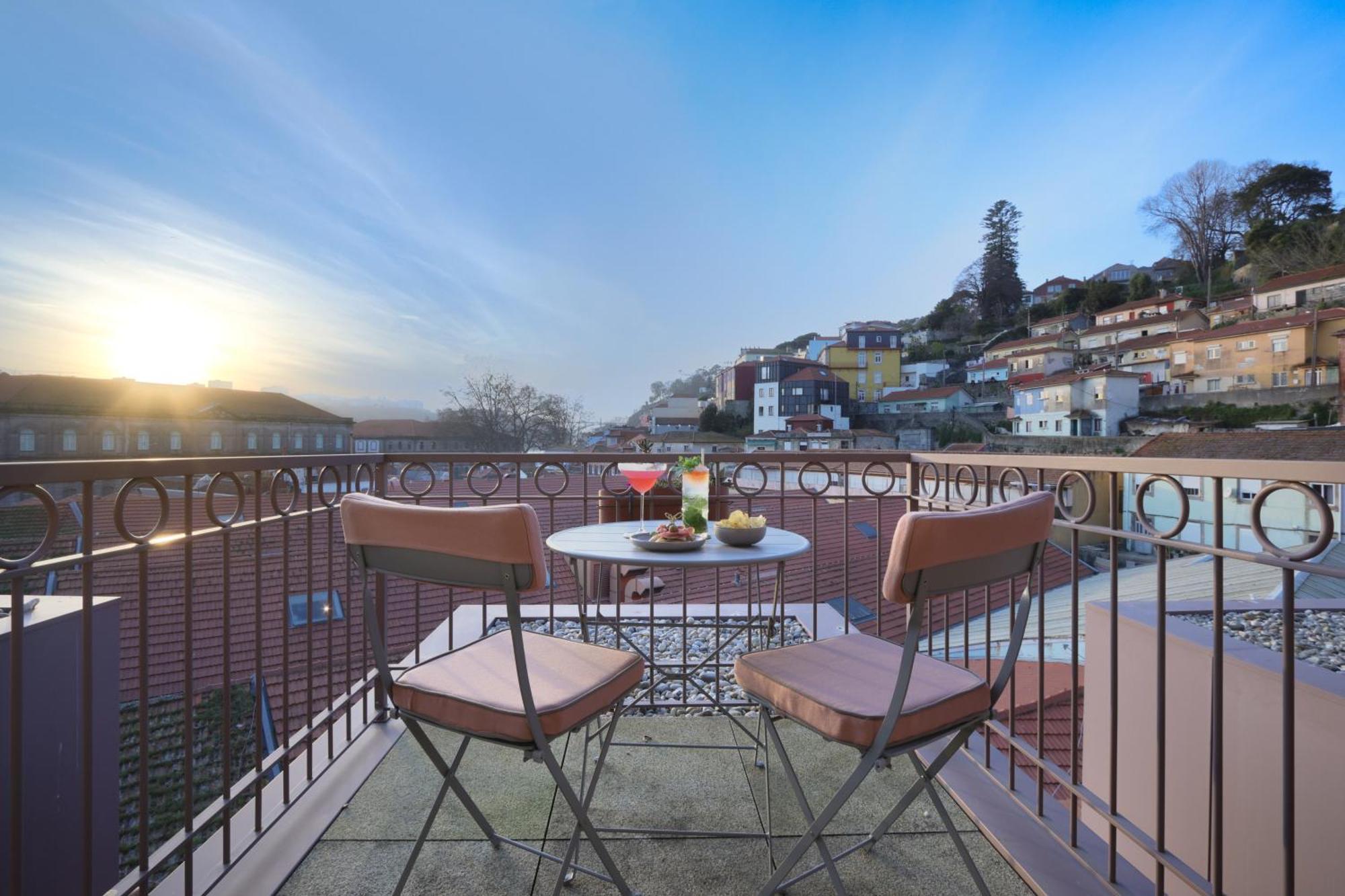 Timbre Virtudes Hotel Порто Екстериор снимка A balcony