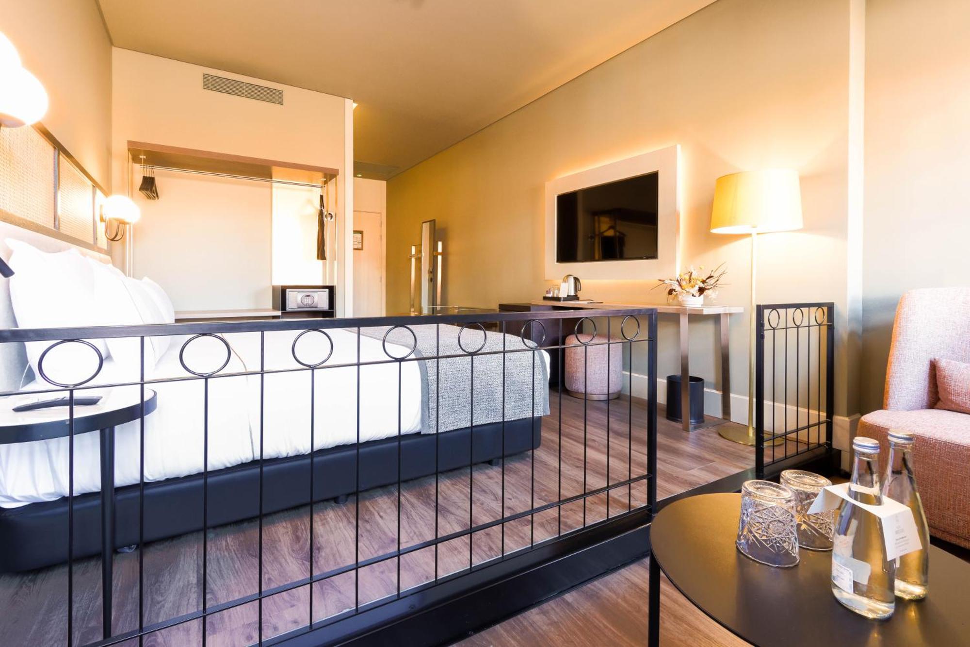 Timbre Virtudes Hotel Порто Екстериор снимка A room at the hotel